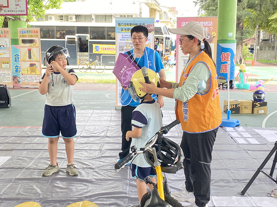 台中市道安團隊愛的叮嚀 快樂放暑假也要注意交通安全1