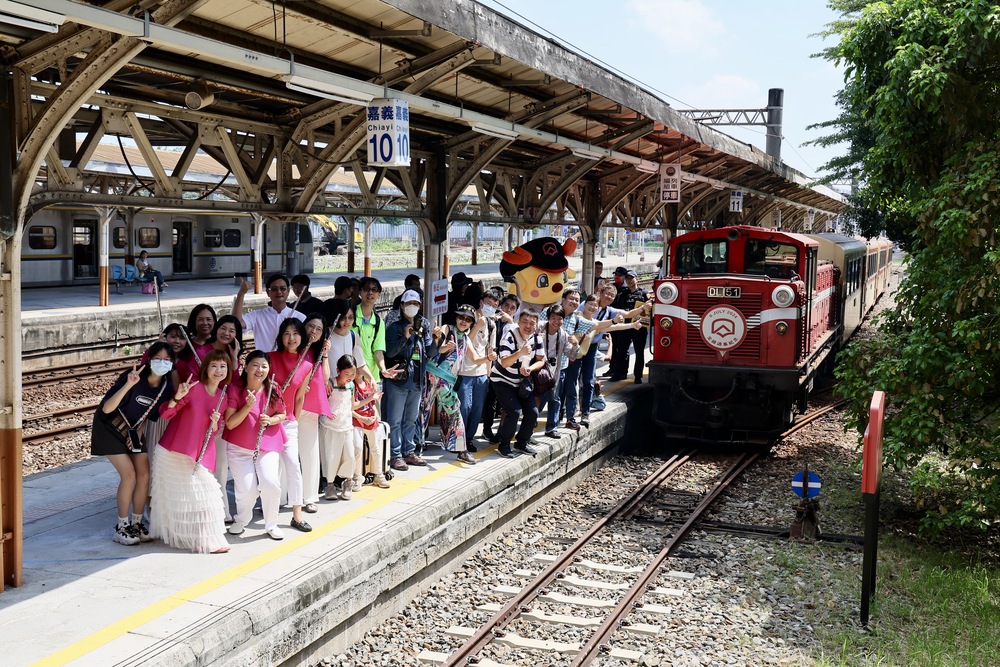 1-林鐵全線通車新氣象 服裝服務更優化 首航列車