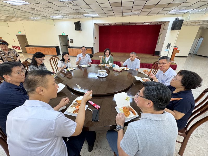 議會員工餐廳重開張康議長帶同仁捧場