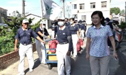 8月5日台南慈濟志工、台南慈中前往後壁區新嘉里進行安心家訪，後壁區長陳玉惠帶著志工前往關懷民眾。