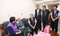 黃副市長訪101歲陳爺爺贈重陽禮金