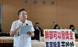 （公關見報）幹部可以領獎金 基層隊員苦哈哈 市議員何文海質疑環保局長取消中秋禮物，幫未來的總統參選人得罪人