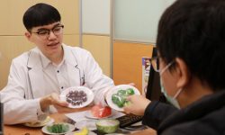 陳柏惟營養師建議，春節享用大魚大肉之餘，別忘了多吃蔬菜。