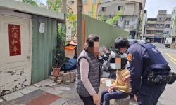 天冷八旬婦忘鑰匙0