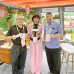 嘉大食科系邱婉琪同學開發苦茶油產品登上2025新加坡FHA國際舞台 獲永續創新認可
