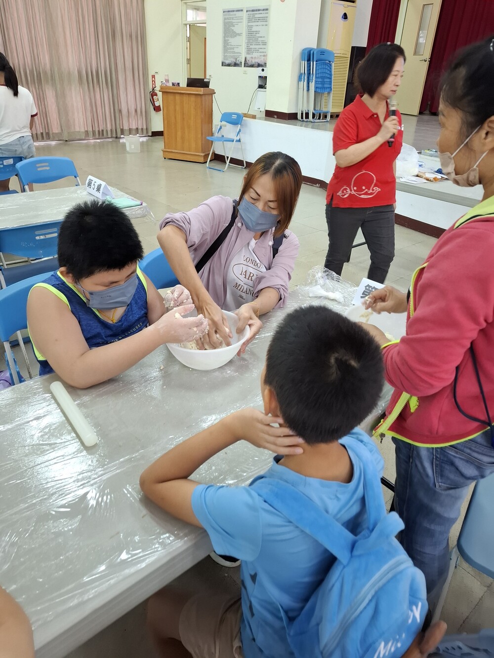 圖一：親子共同體驗「DIY披薩製作」。