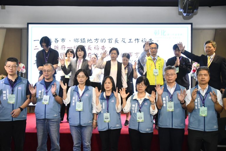 彰化聯合祈禱餐會 王惠美與百位牧者同心禱告