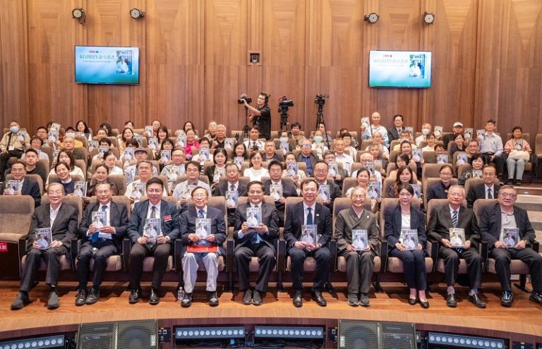 《醫療希望在花蓮》記錄林欣榮院長與同仁的用心、創新與實踐