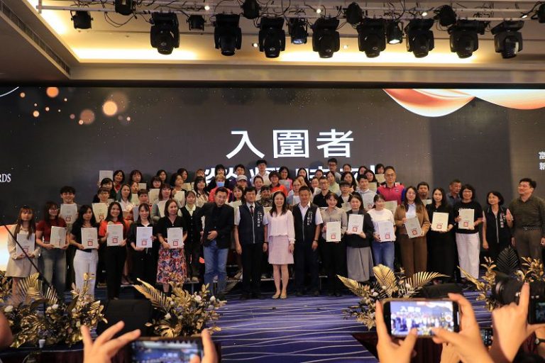 臺中仁愛綜合長照機構團體與個人奪金照獎
