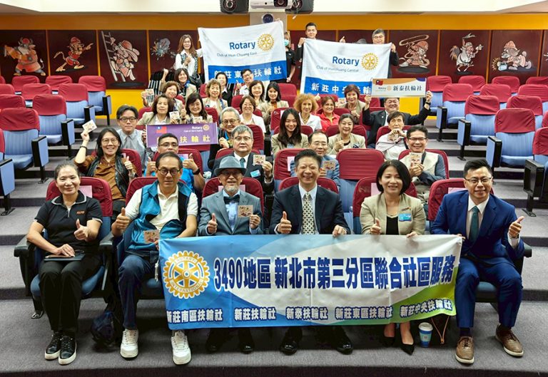 扶輪社捐基市攜帶型生理監視器供救護使用