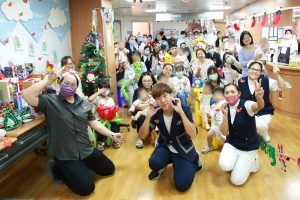 十大傑出青年陪伴小病童不孤單