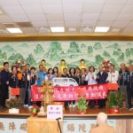 三灣彌陀寺捐復康巴士與助學金