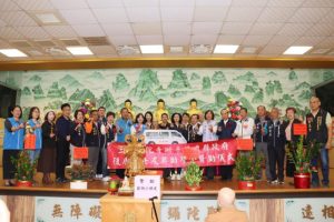 三灣彌陀寺捐復康巴士與助學金