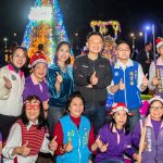 1500支廢玻璃瓶聖誕樹 點亮平鎮