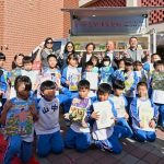 推廣閱讀 宏致電子捐行動圖書車