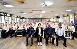 王惠美成功嶺探視彰化子弟兵