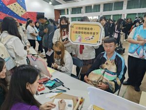 致用高中生命教育 寵物日暖心同行