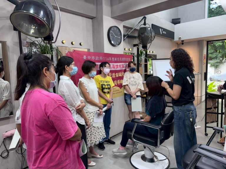 從家庭照顧者走向照服職人 中市勞工局陪伴新住民翻轉人生