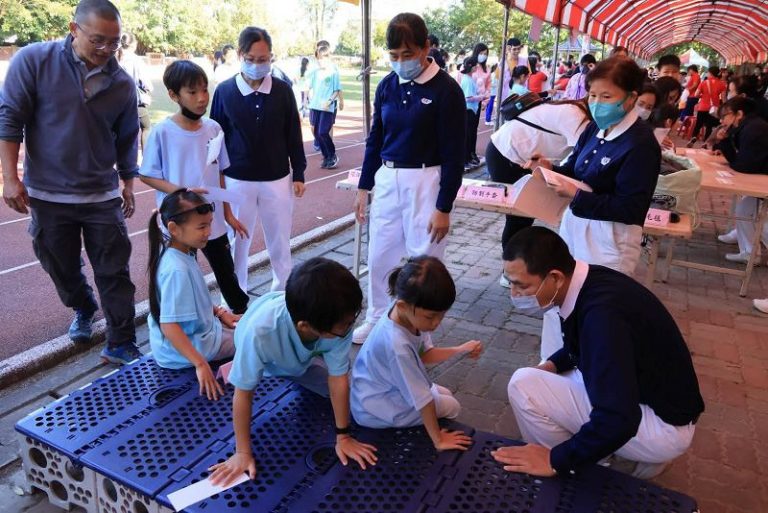 慈濟受邀百年校慶設攤 環保闖關寓教於樂