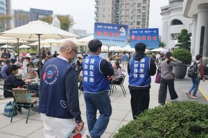 關渡愛髓時都在 挽袖驗血建檔超人無披