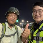 手機滑落馬路 警用心尋回 男感動盛讚