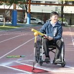 教局長與總統教育獎得主黃昊恩體驗身障者運動