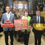 祝願「馬上開運」 北港朝天宮與南僑集團攜手創世公益義賣