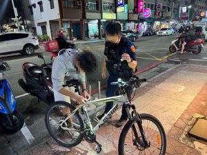 虛驚一場變笑顏 陽明警細心協助找回腳踏車