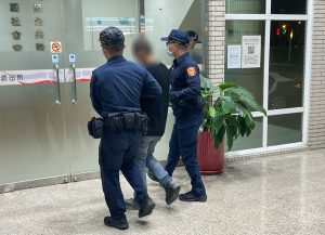 黑輪店掉槍造成恐慌 警逮人查出玩具槍