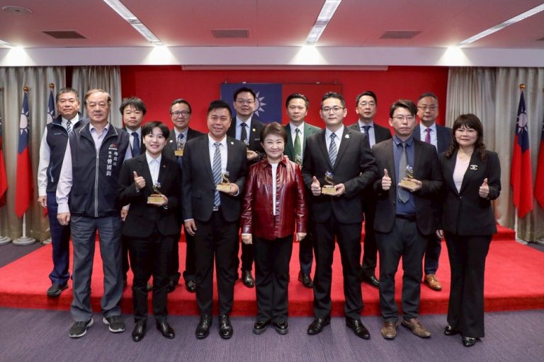 不動產從業菁英 盧秀燕頒獎表揚