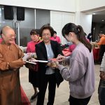 佛光山贈臘八粥 王惠美感謝付出