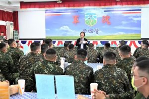 嘉義探視子弟兵 王惠美勉積極提升