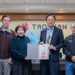 粘碧華深耕刺繡工藝 獲頒無形文資保存者證書