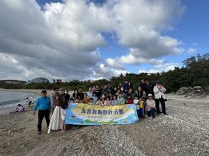 誤闖漁網奇蹟重生 綠蠵龜、欖蠵龜後灣沙灘重返大海