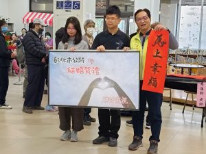 彰圖館揮毫贈送春聯 近距離感受傳藝魅力