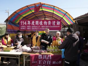 連續15年不間斷 蔡其昌攜慈善夥伴 募千份物資送暖