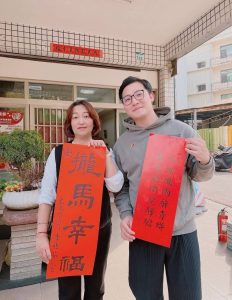李雅芬服務處免費送春聯 祝市民「攏馬幸福」