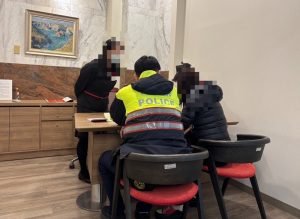 女導遊誤中假交友真詐財 大墩警成功攔阻五十萬元