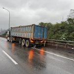 大貨車輪胎脫落引火苗 幸未釀禍