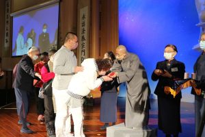 基隆歲末祝福感恩會 鄉親不畏低溫前來參加