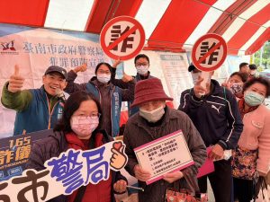 獨居老人春節聯歡會 南市警設攤反詐宣導