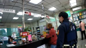 女誤中假交友真詐財警攔阻成功