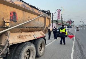 屏警啟動大型貨車執法專案