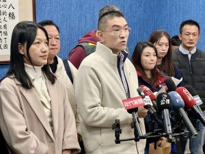 【幽湖閒話】謝國樑兒少兩好事！∕李伯元