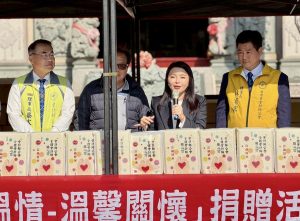 張嘉郡攜會計師公會寒冬送暖捐白米