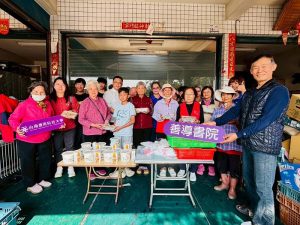 新豐休區理事長親蒸年味 攜手善導書院春節前送暖