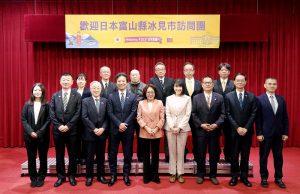 日本富山縣氷見市長率團拜訪議會 康裕成熱情接待 期盼再續珍貴百年緣分
