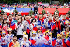 桃市元旦升旗典禮 拋勝利彩帶