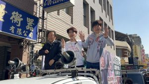 王世堅再度南下站台 懇請市民幫忙陳亭妃顧電話