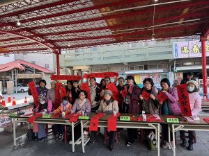 蚵寮國小攜樂齡中心送暖迎新春